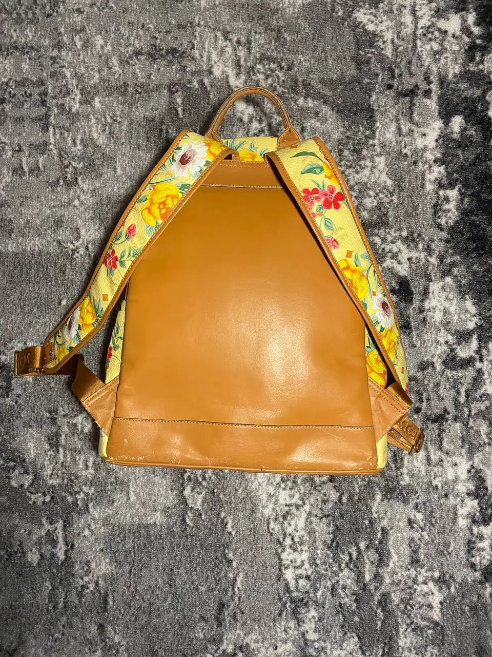 Mcm Flowers Backpack Оригинал Размер L - Сумки и рюкзаки (Одежда) в Архангельск