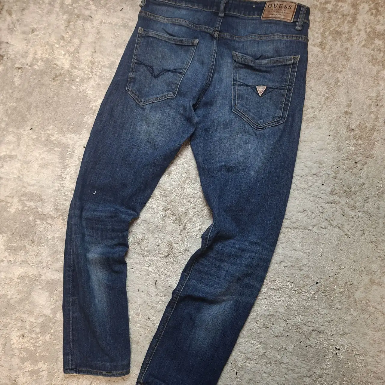 Джинсы Guess с логотипом на кармане - Джинсы (Одежда) в Архангельск