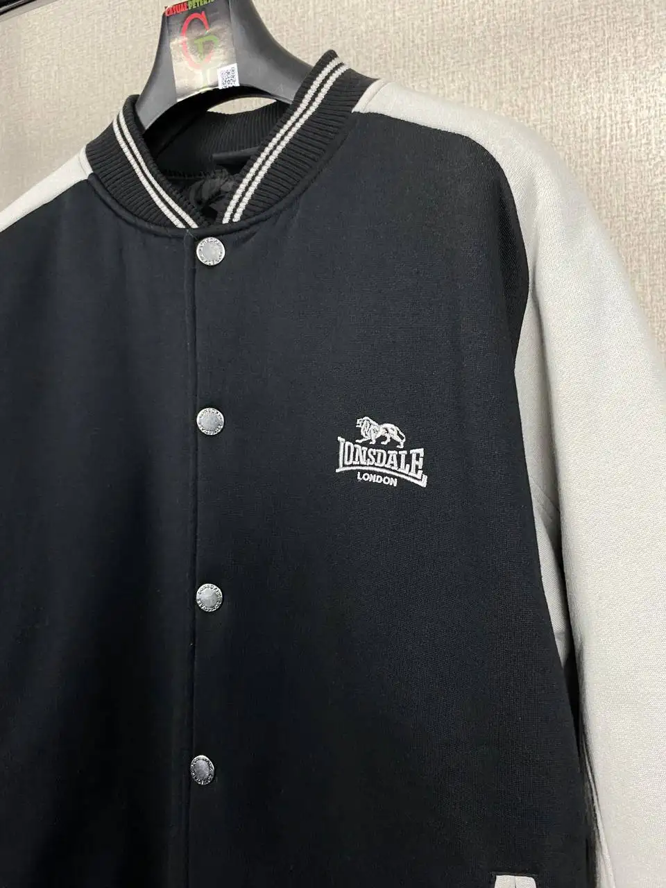 Бомбер Lonsdale Big Logo размер L - Верхняя одежда (Одежда) в Архангельск