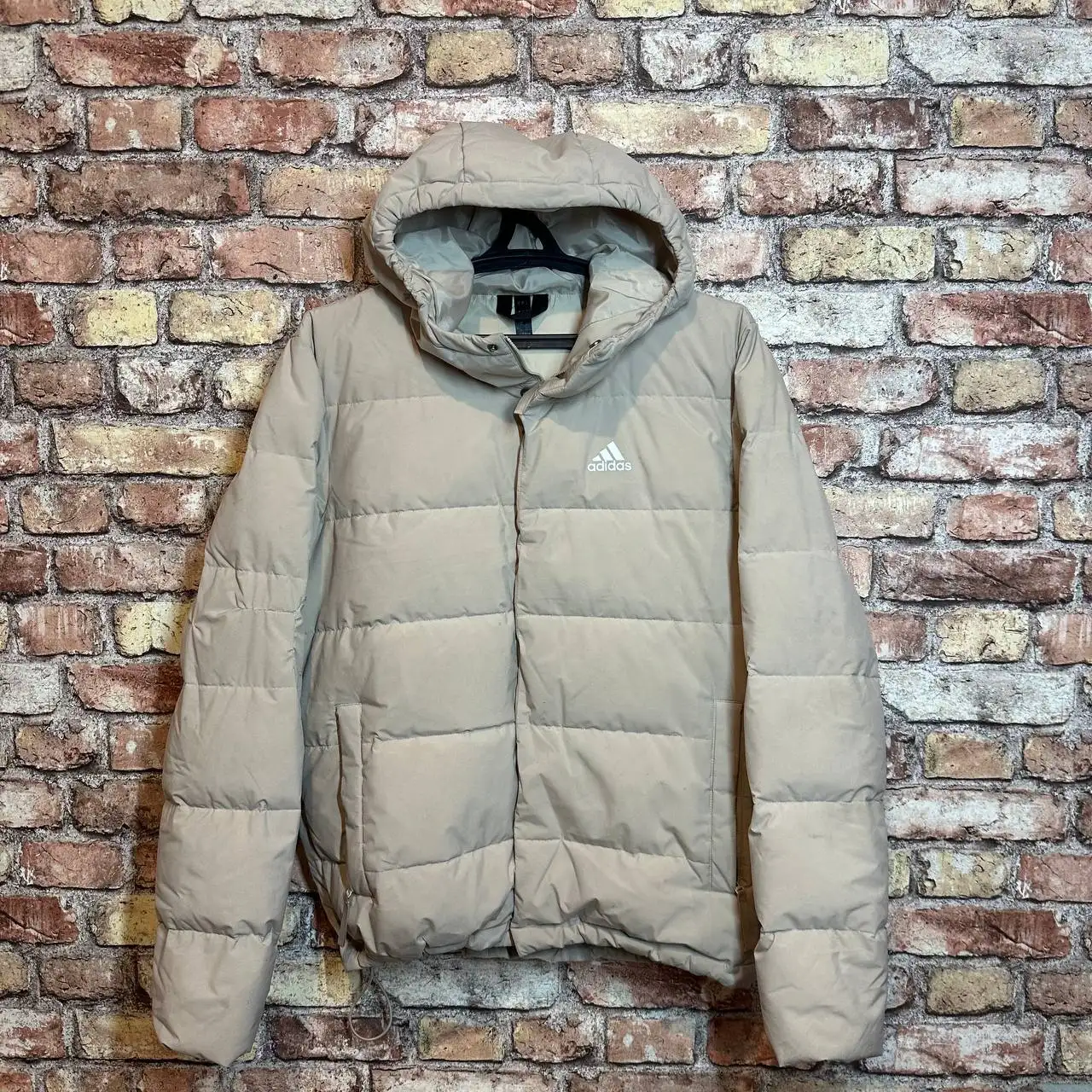 Adidas puffer куртка размер M - Верхняя одежда (Одежда) в Архангельск