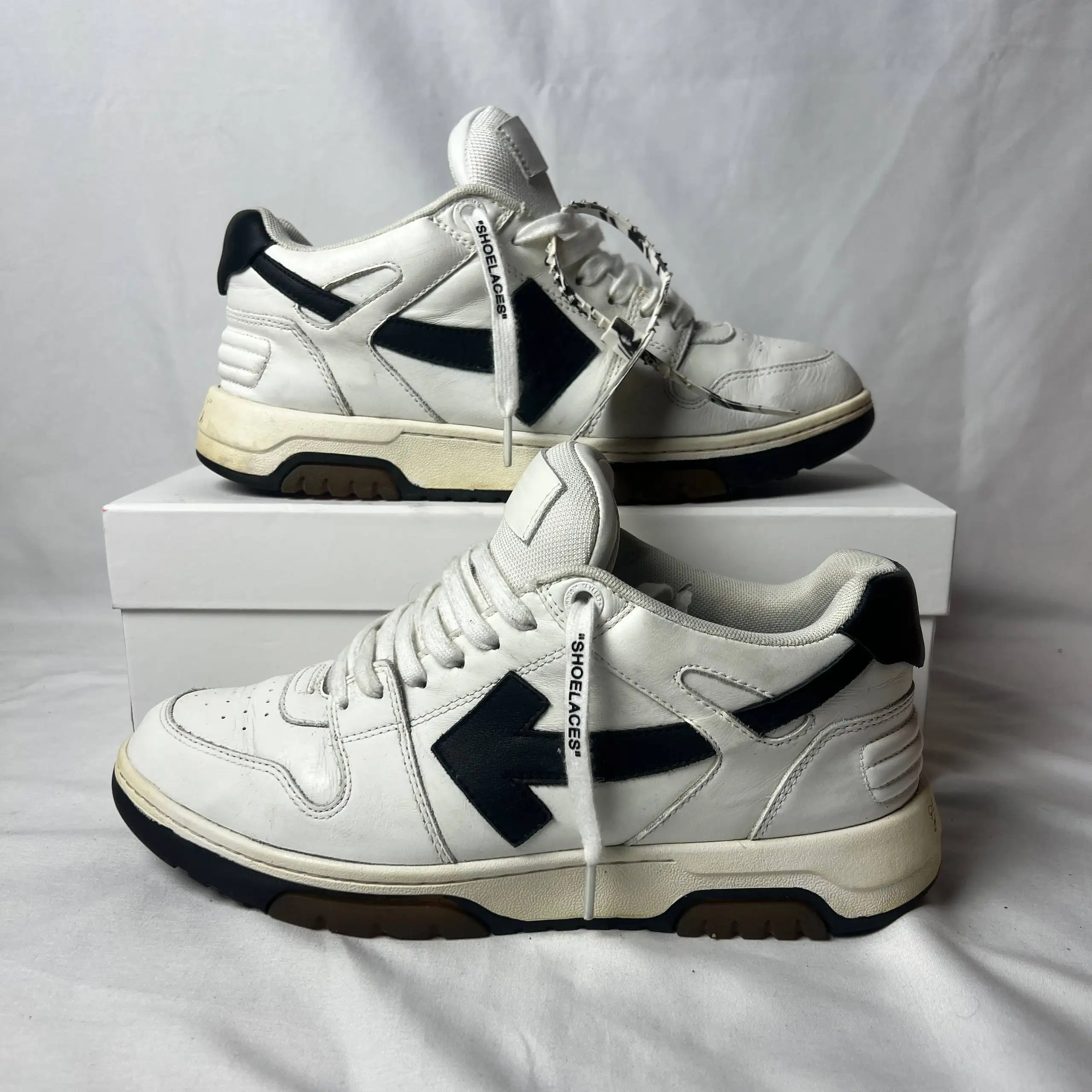 Кроссовки Off-White Out Of Office размер 43IT - Кроссовки (Одежда) в Архангельск