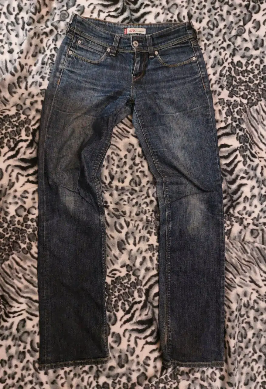 Джинсы Levi's с дефектом - Джинсы (Одежда) в Архангельск