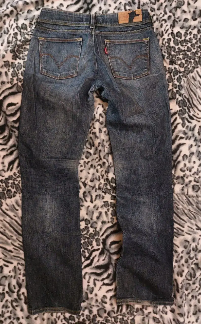 Джинсы Levi's с дефектом - Джинсы (Одежда) в Архангельск