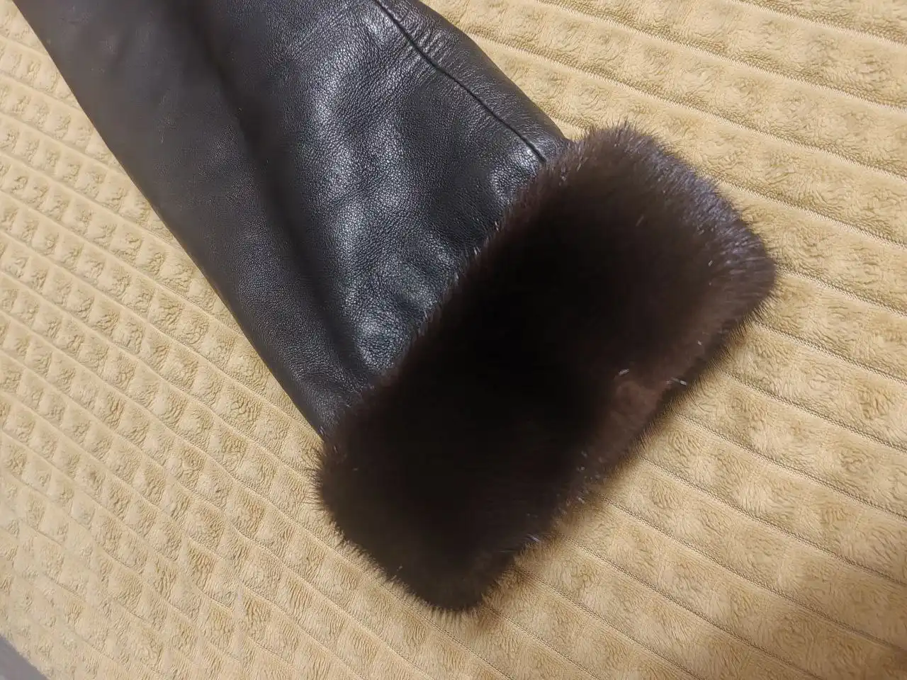 Продажа женской натуральной дублёнки с мехом