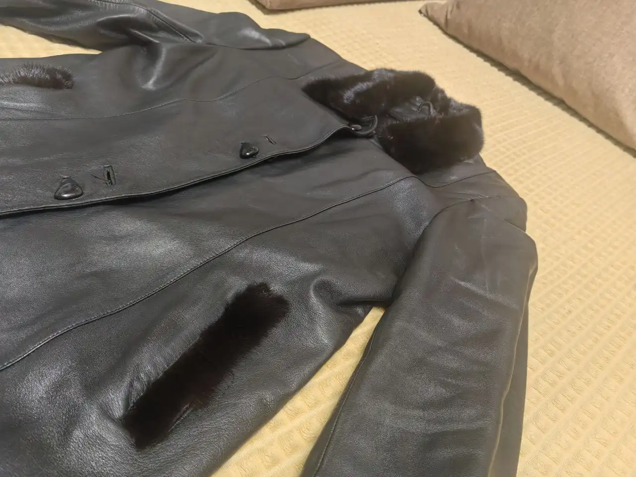 Продажа женской натуральной дублёнки с мехом