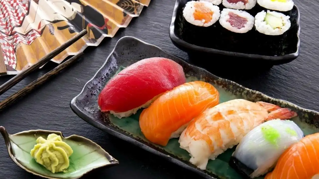 Авторские роллы и острые суши на Новый год с доставкой в Краснодаре