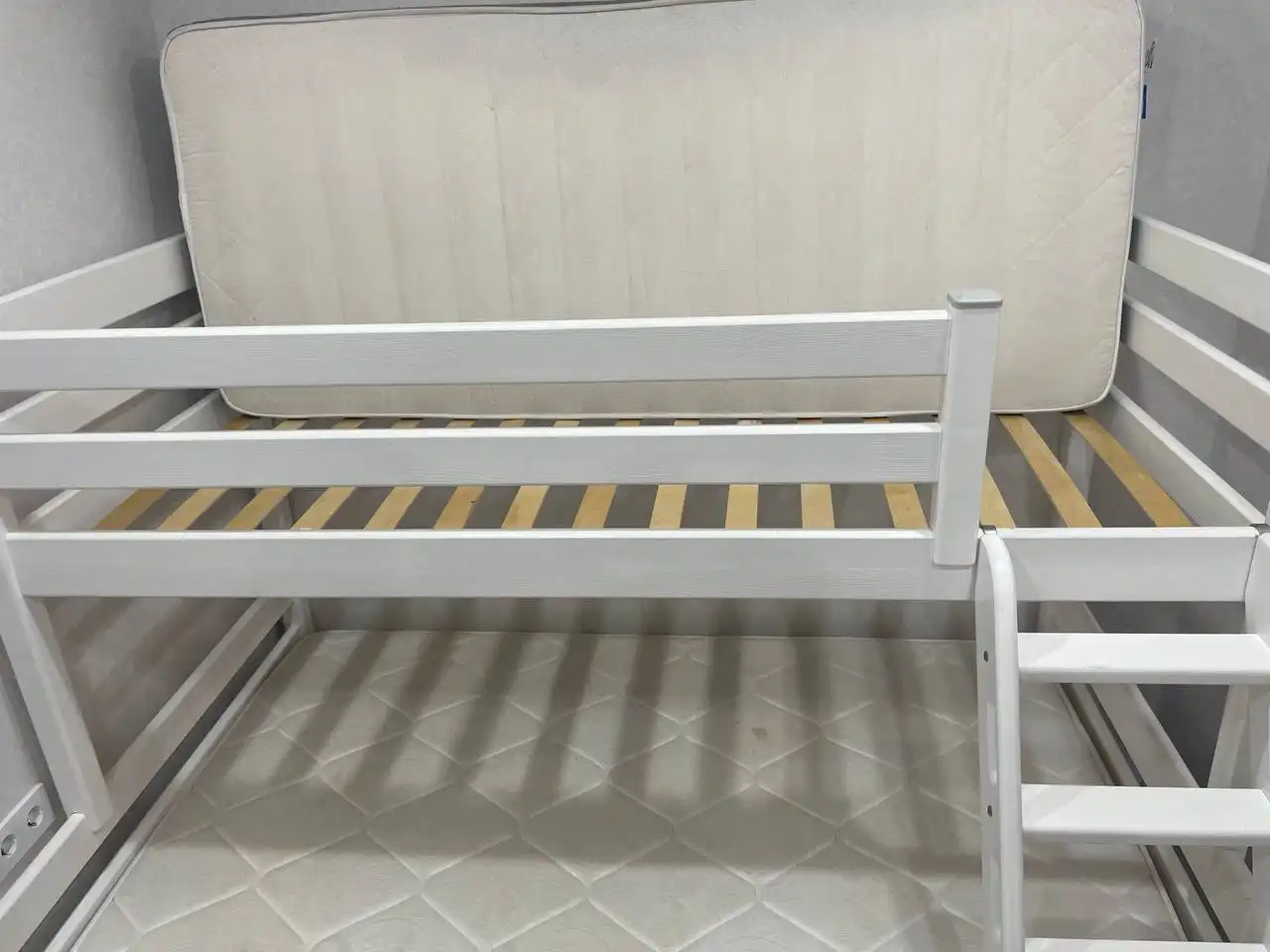 Кровать двухспальная с ортопедическим матрасом