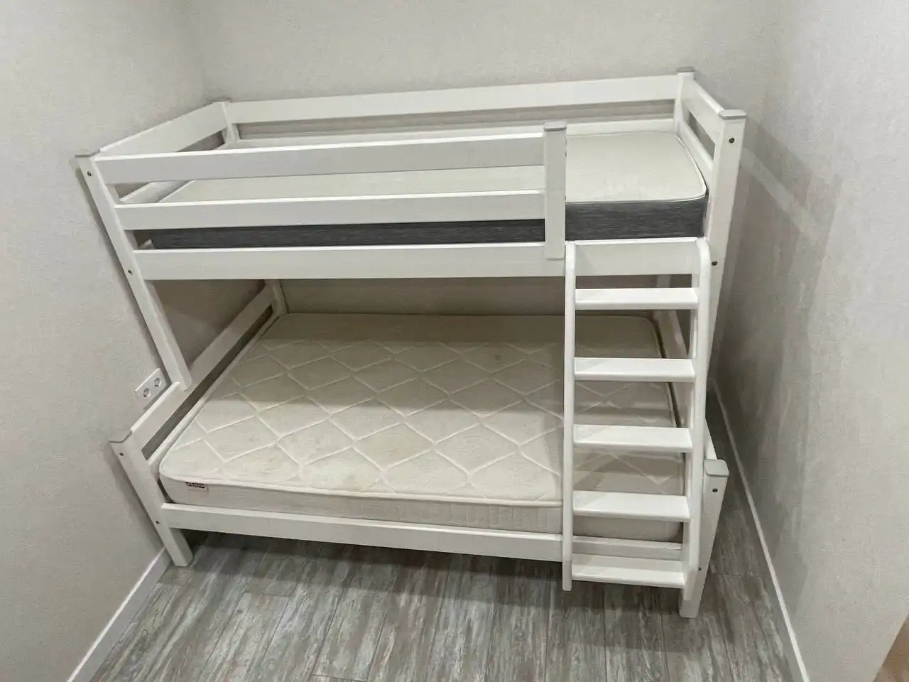 Кровать двухспальная с ортопедическим матрасом