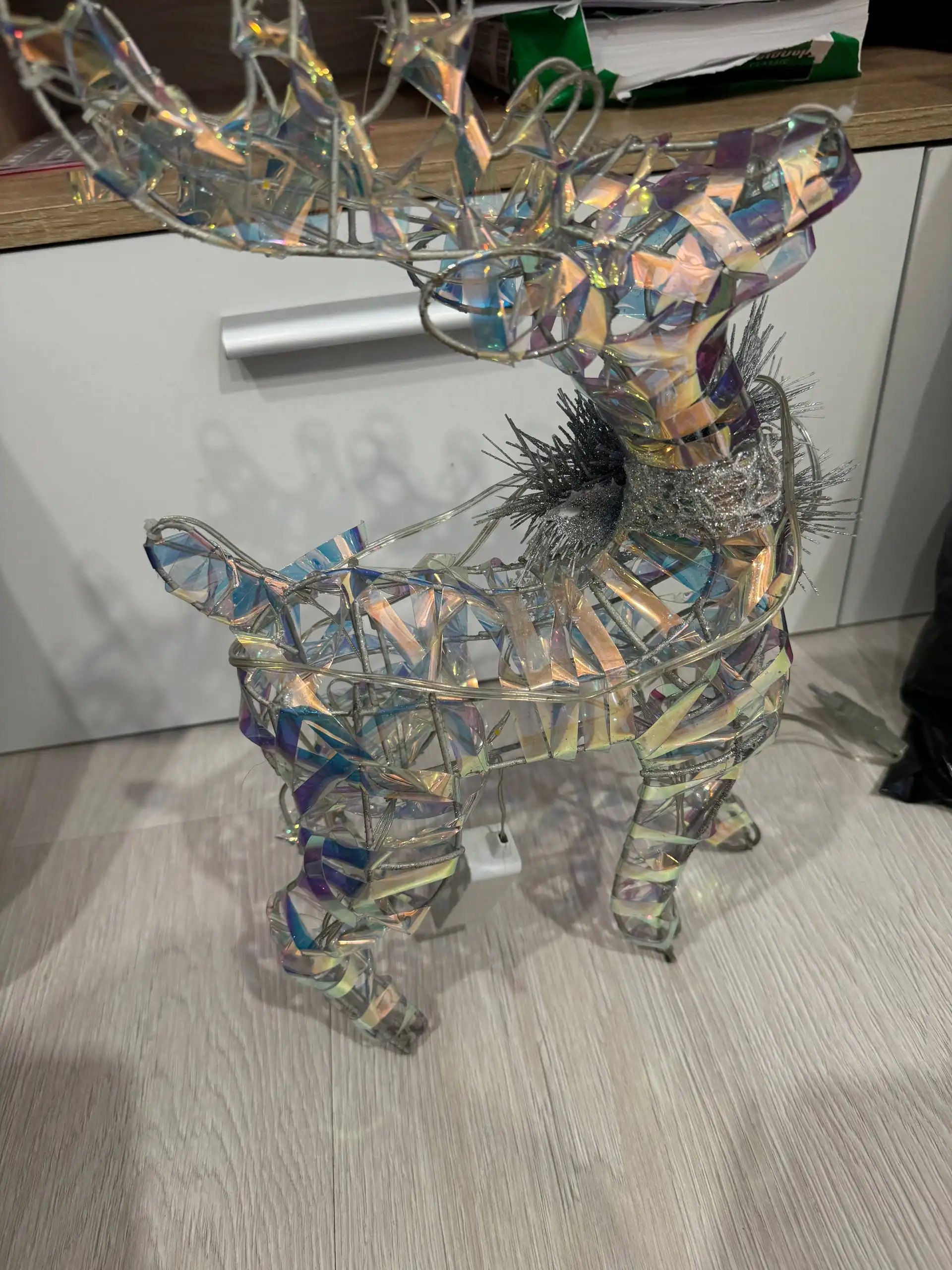 Продажа новогодних украшений и ёлки