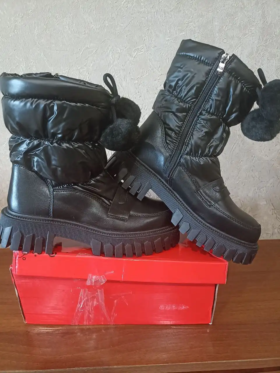 Продажа новой одежды и обуви