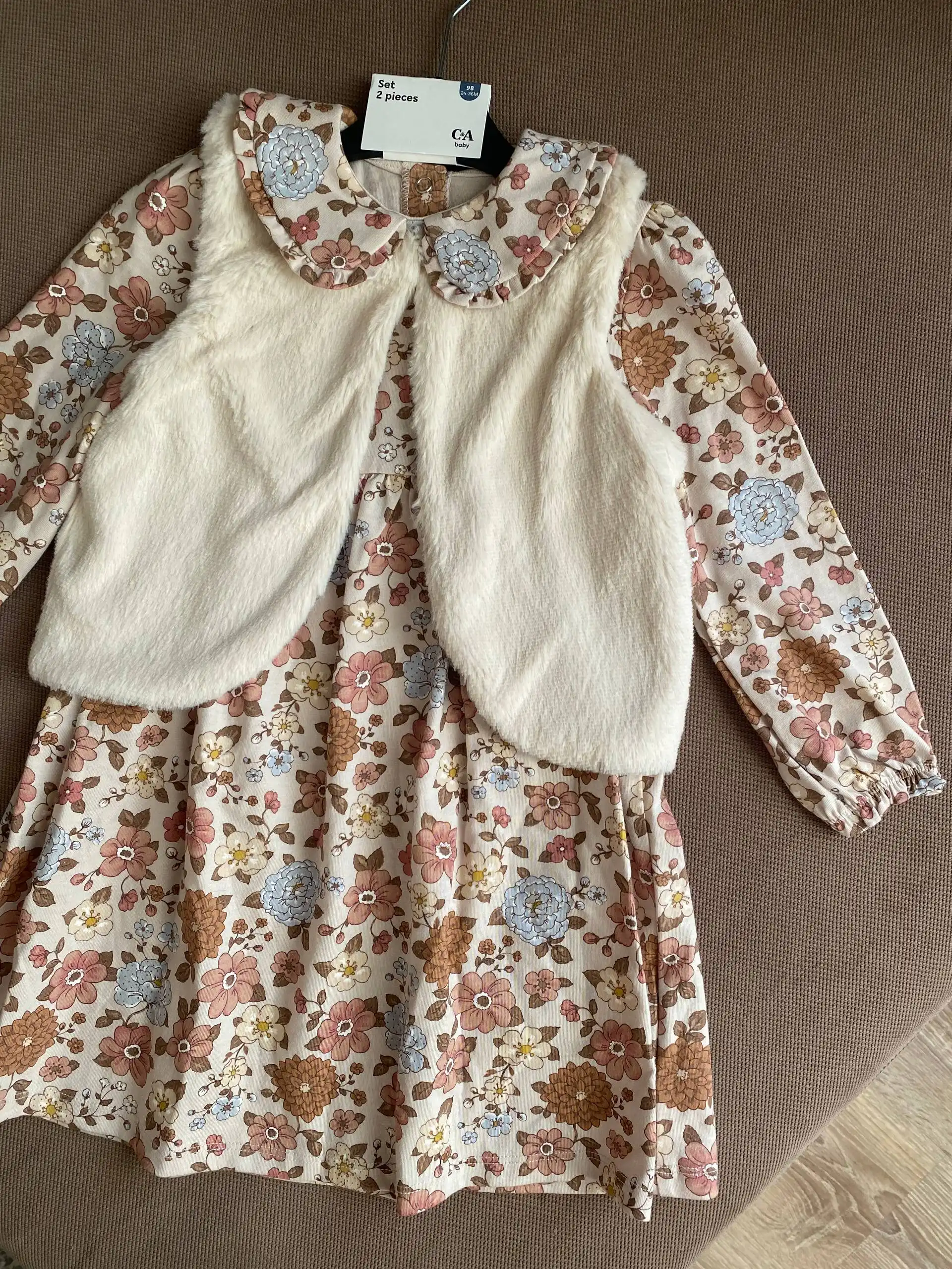 Новое платье с меховой жилеткой