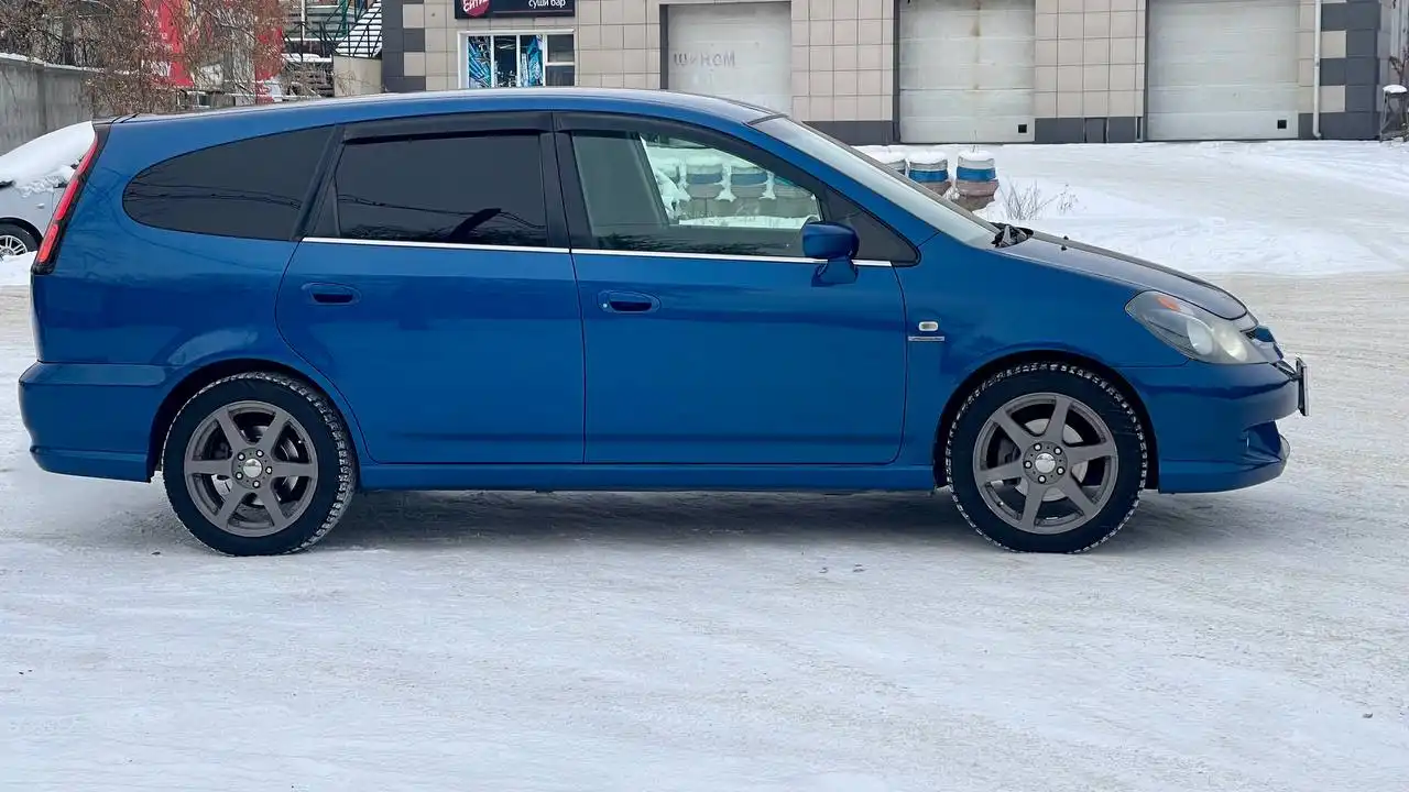 Продам автомобиль 2004 года