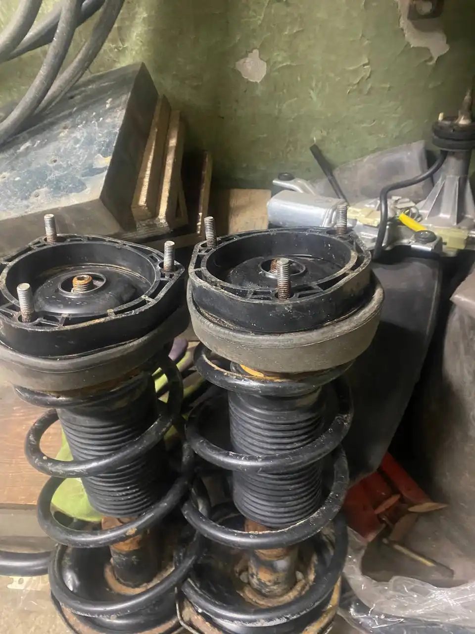 Задние стойки Subaru Impreza GD2 в сборе