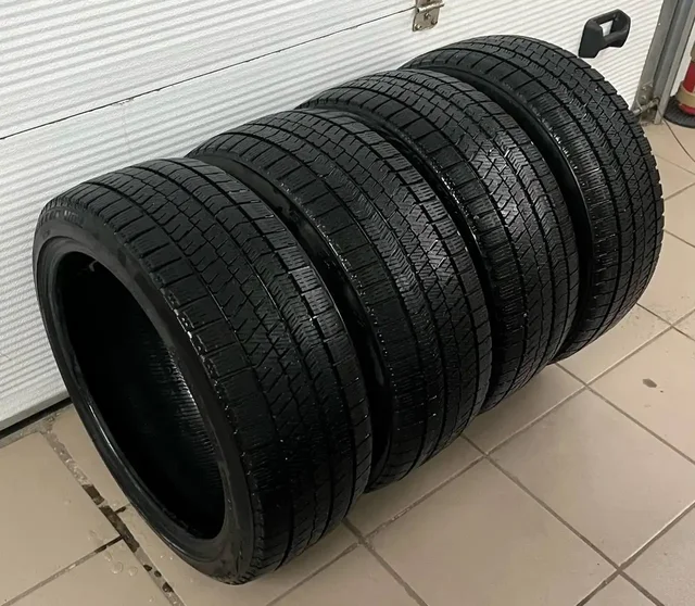 Продам зимнюю резину Bridgestone 225/40/R18 - Авто в Иркутск
