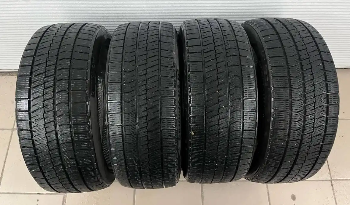Продам зимнюю резину Bridgestone 225/40/R18