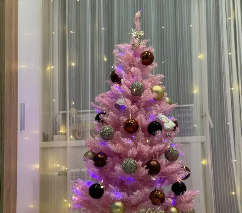 Продажа новогоднего набора и ёлки