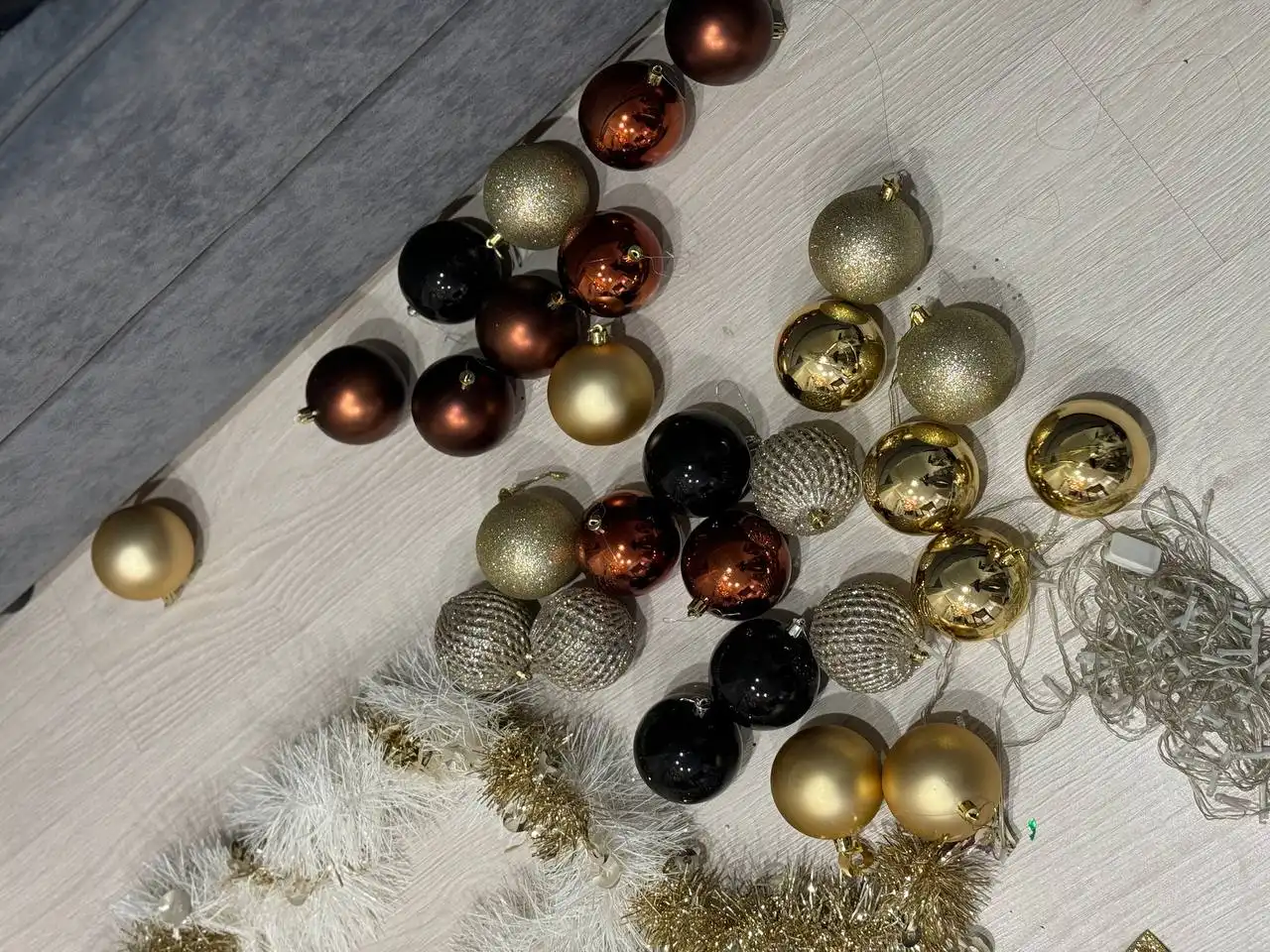 Продажа новогоднего набора и ёлки