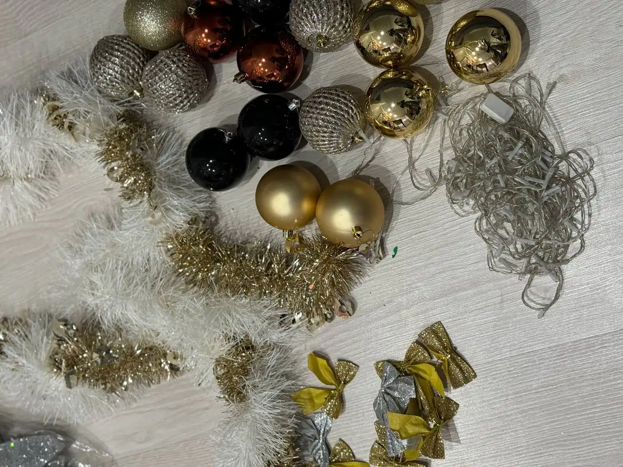 Продажа новогоднего набора и ёлки