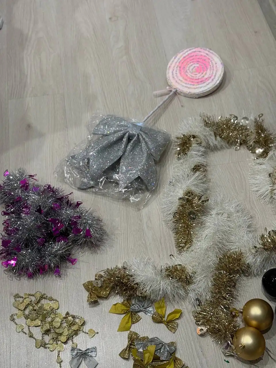 Продажа новогоднего набора и ёлки