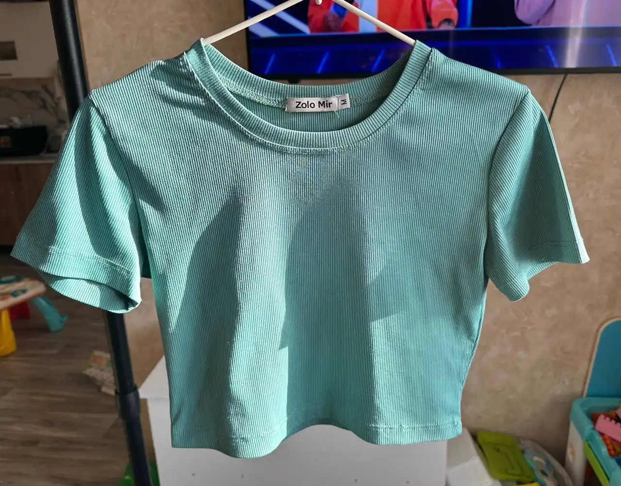 Продажа одежды: платья и футболка-топ