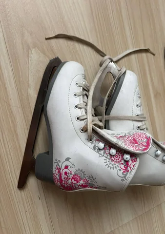 Продажа коньков размер 35-36 - Инструменты в Иркутск