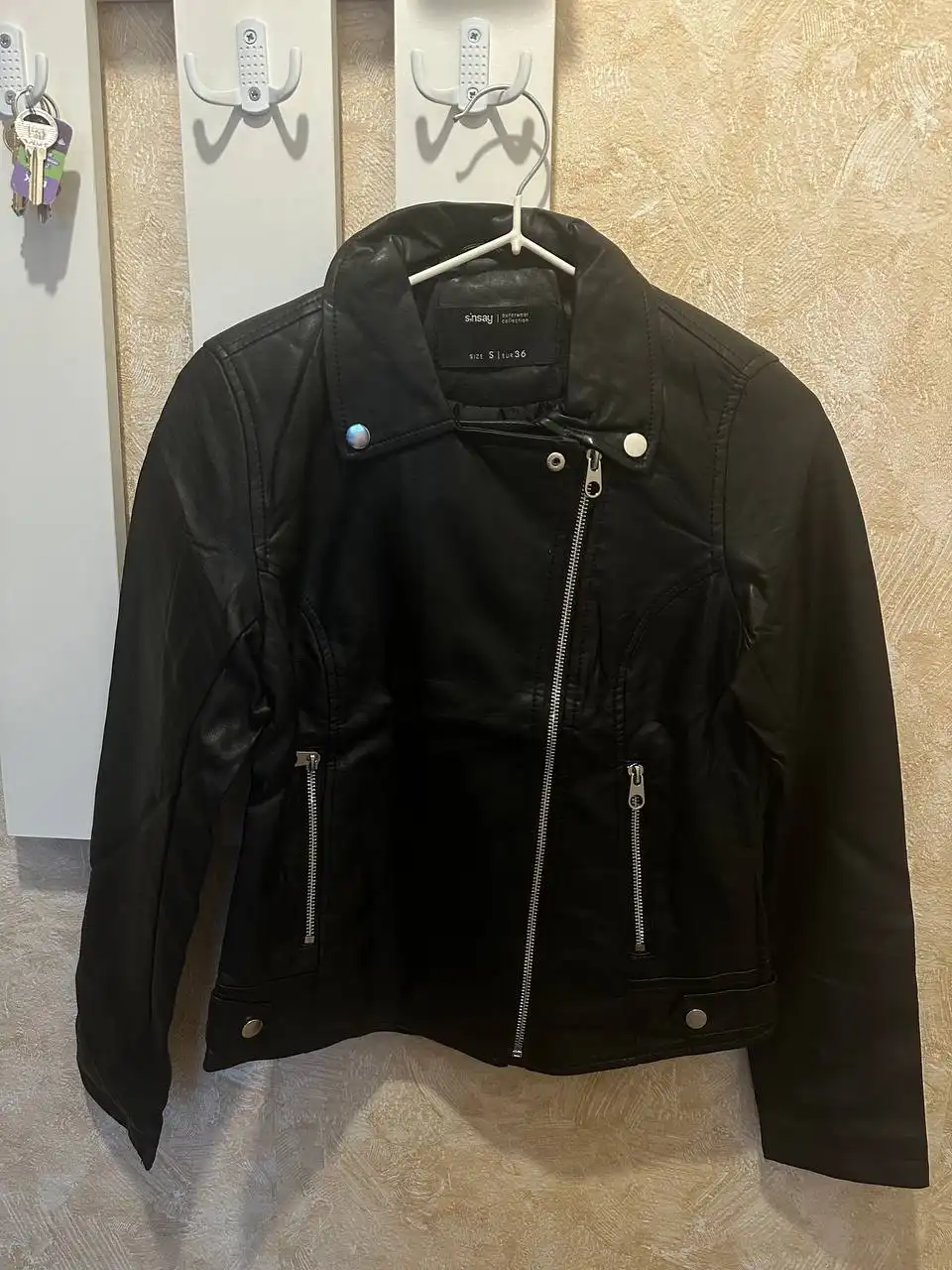 Продаются женские кожаные куртки новые
