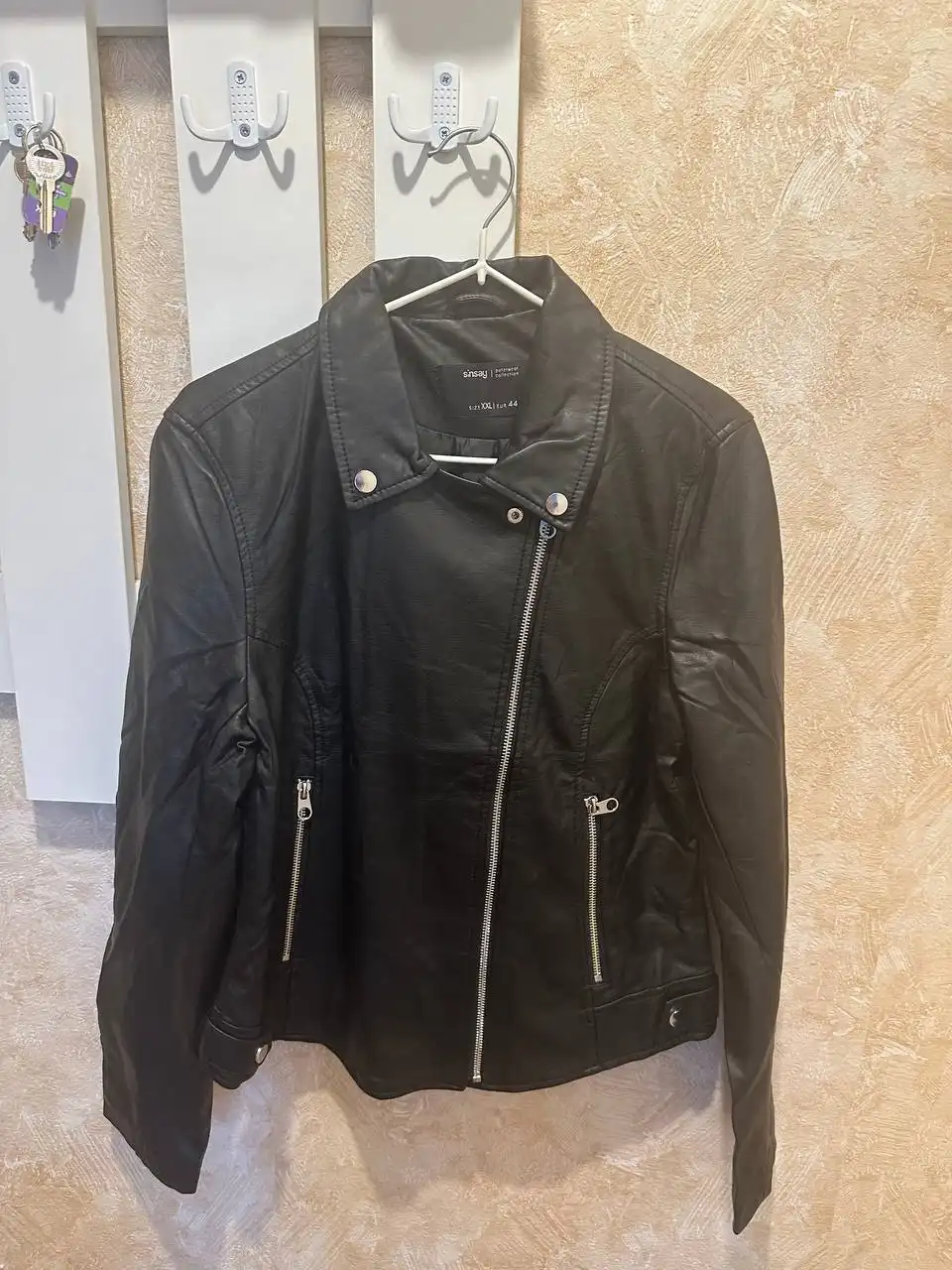 Продаются женские кожаные куртки новые