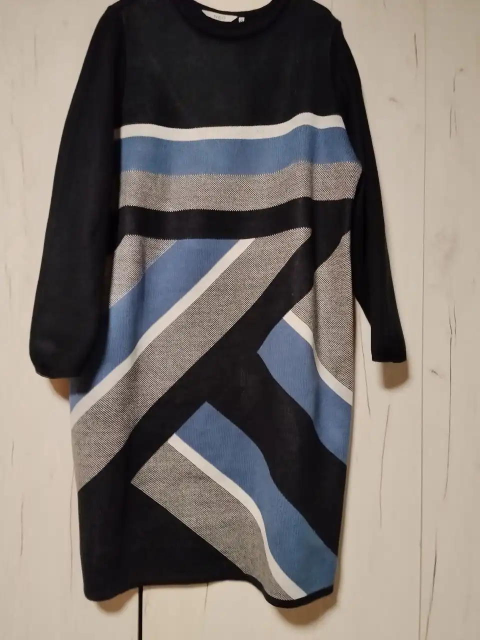 Вязанное трикотажное утепленное платье