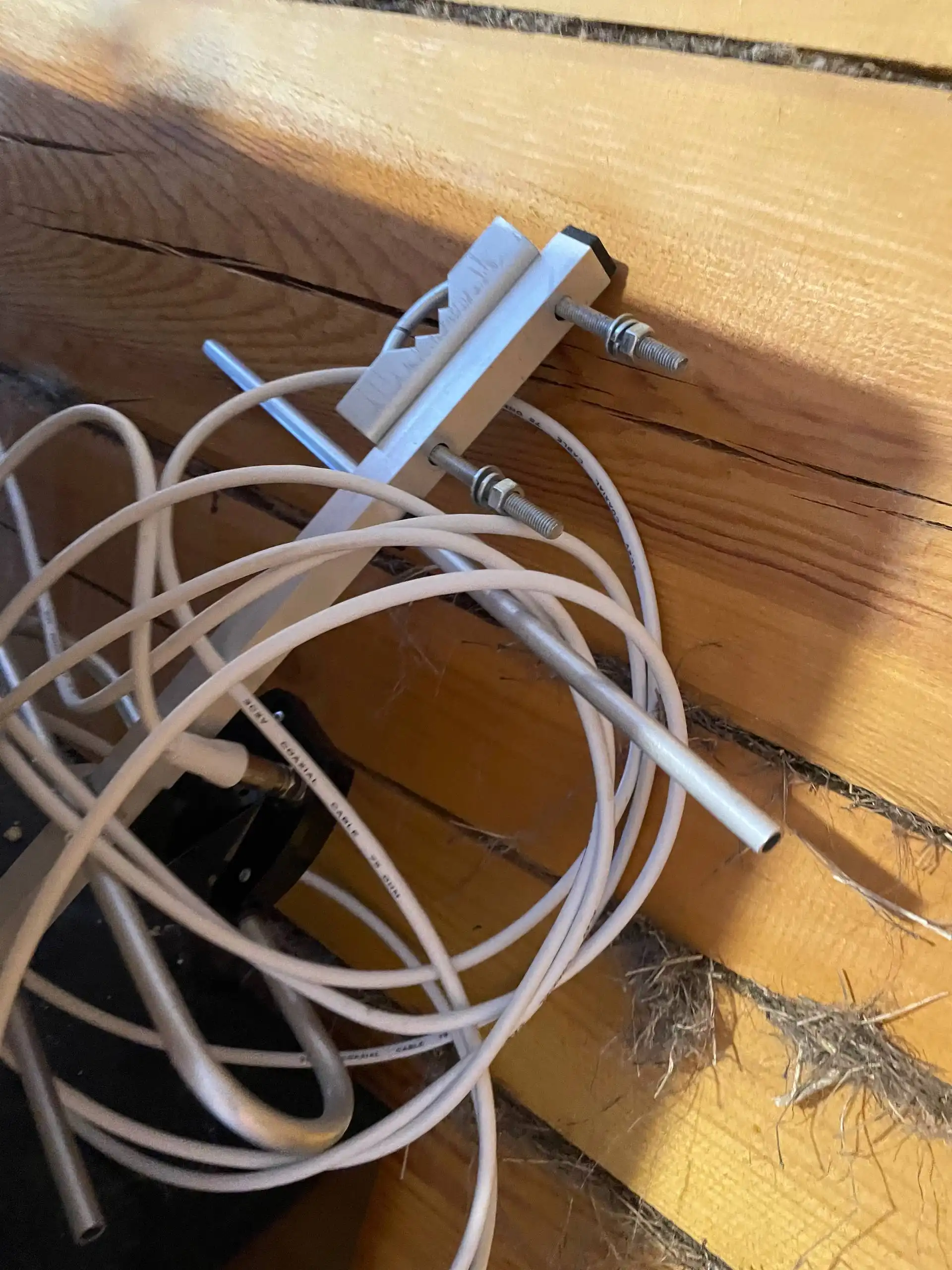 Продам телевизор, антенну и машинку для стрижки в Иркутске - Бытовая техника (Электроника) в Иркутск