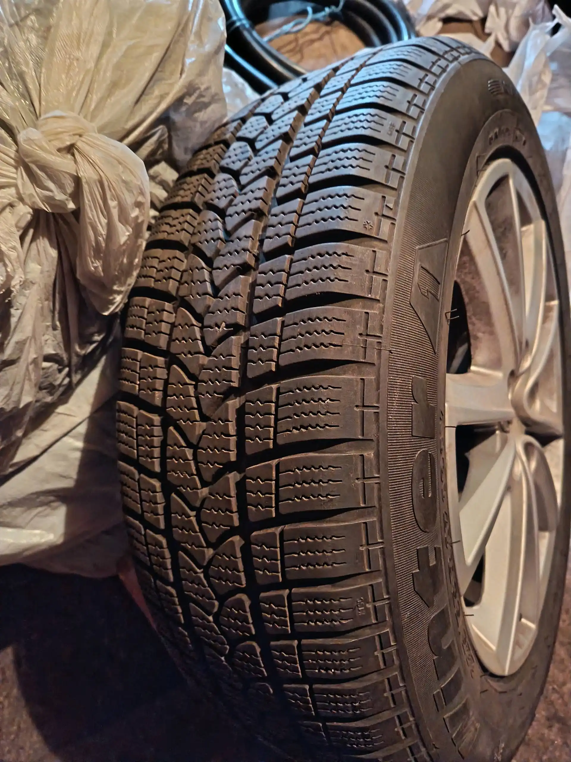 Продажа шин 225/55 R17 - Шины и диски (Авто) в Иркутск