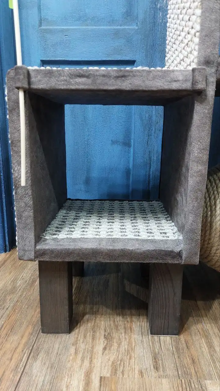 Продам дом для котят или небольшой кошки - Товары для детей в Иркутск