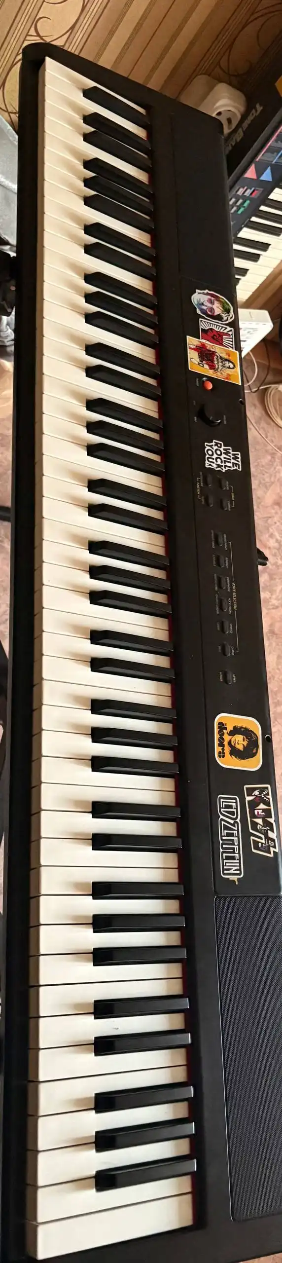 Электронное фортепиано Artesia 88 клавиш с стойкой и педалью - Музыкальные инструменты (Электроника) в Иркутск