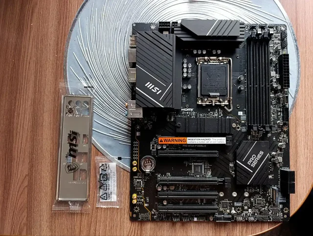 Продам материнскую плату MSI PRO B760-P DDR4 II - Фотоаппараты в Иркутск