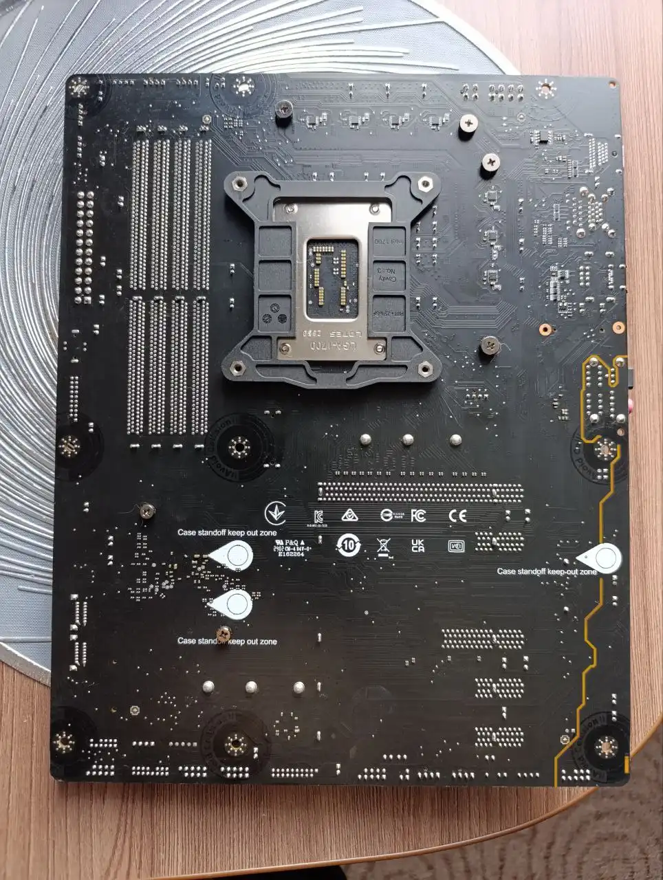 Продам материнскую плату MSI PRO B760-P DDR4 II - Компьютерные комплектующие (Электроника) в Иркутск