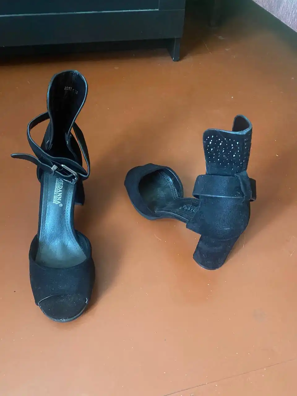 Продажа женской одежды, обуви и аксессуаров - Женская одежда и обувь (Одежда) в Иркутск