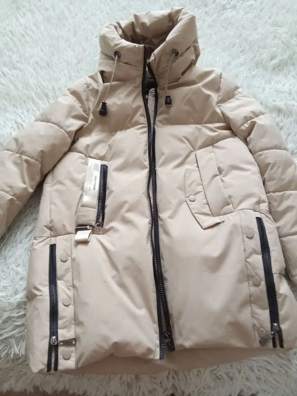 Продам женский пуховик 48 размер бежевый - Верхняя одежда (Одежда) в Иркутск