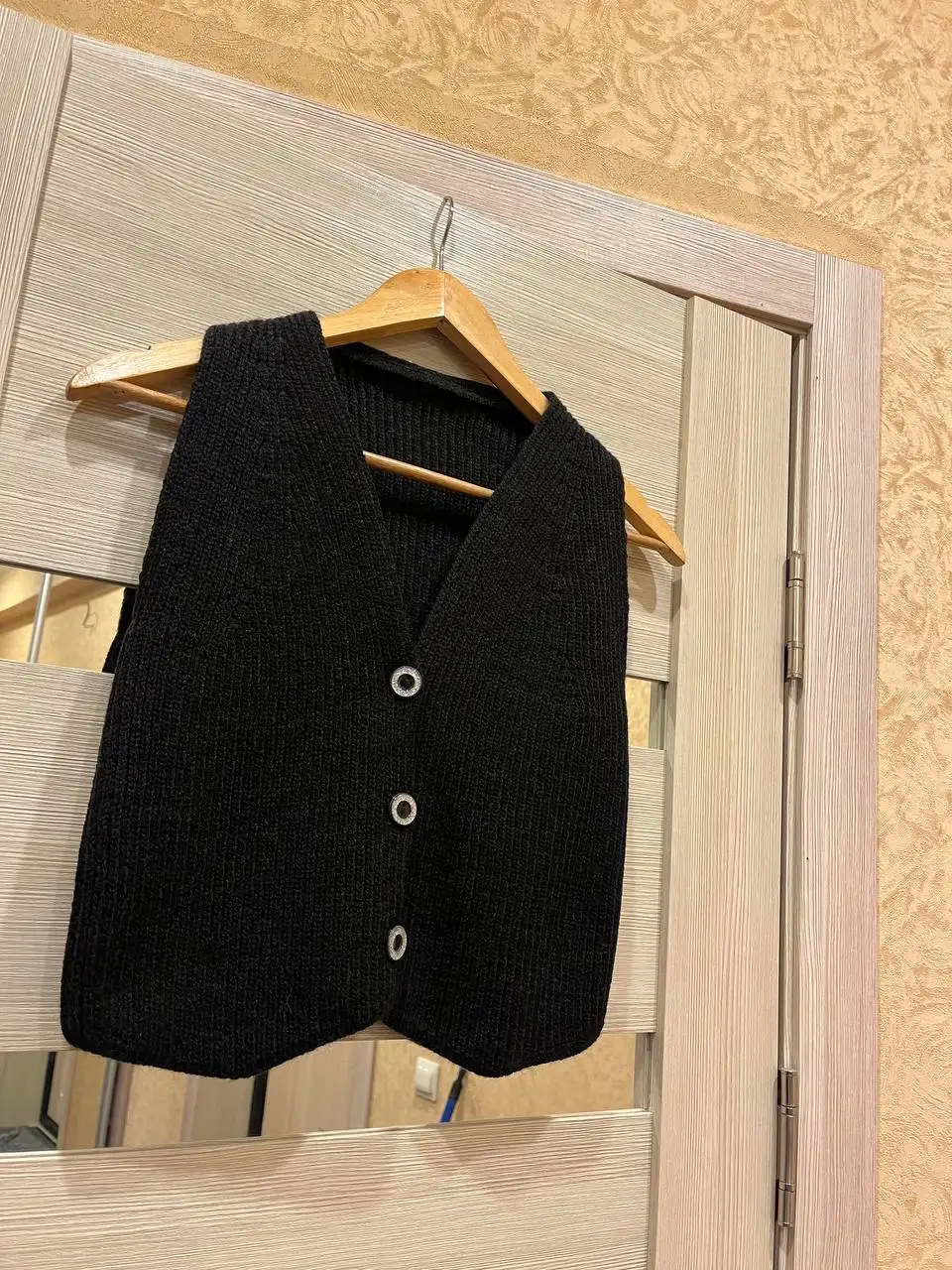 Новые жилеты из 100% шерсти - Верхняя одежда (Одежда) в Шелехов