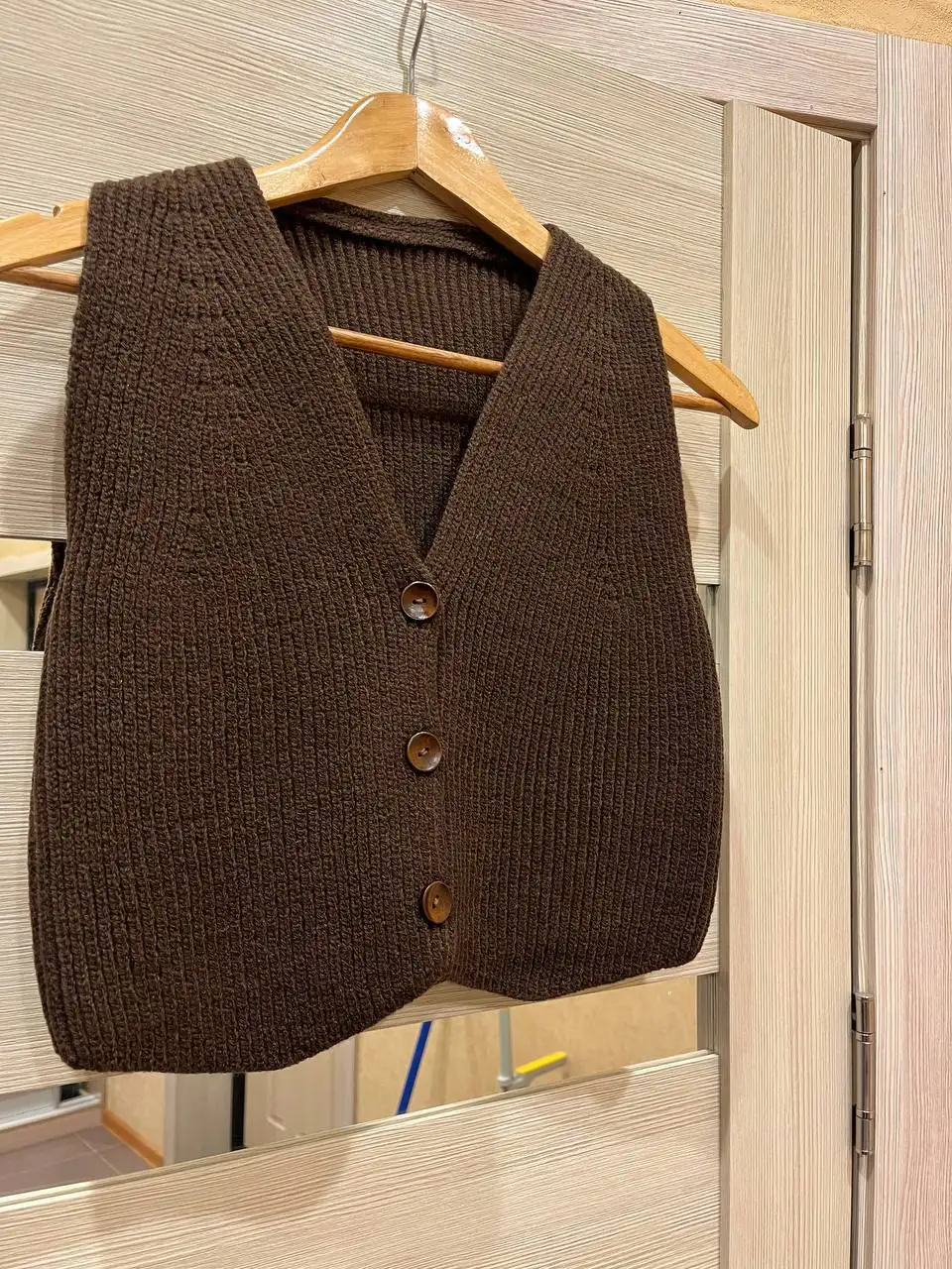 Новые жилеты из 100% шерсти - Верхняя одежда (Одежда) в Шелехов