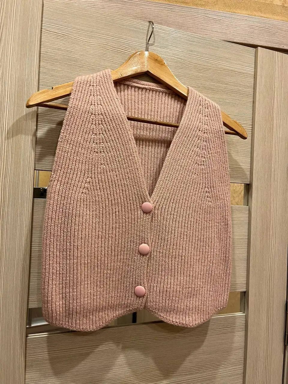 Новые жилеты из 100% шерсти - Верхняя одежда (Одежда) в Шелехов