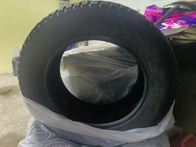 Продам комплект шипованной зимней резины 245/60/18 109 TXL - Авто в Иркутск