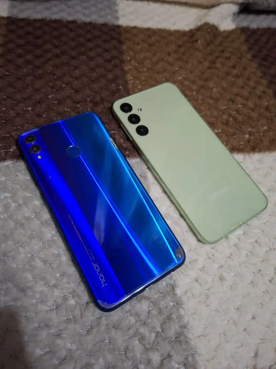 Продажа двух телефонов Honor и Samsung - Телефоны (Электроника) в Иркутск