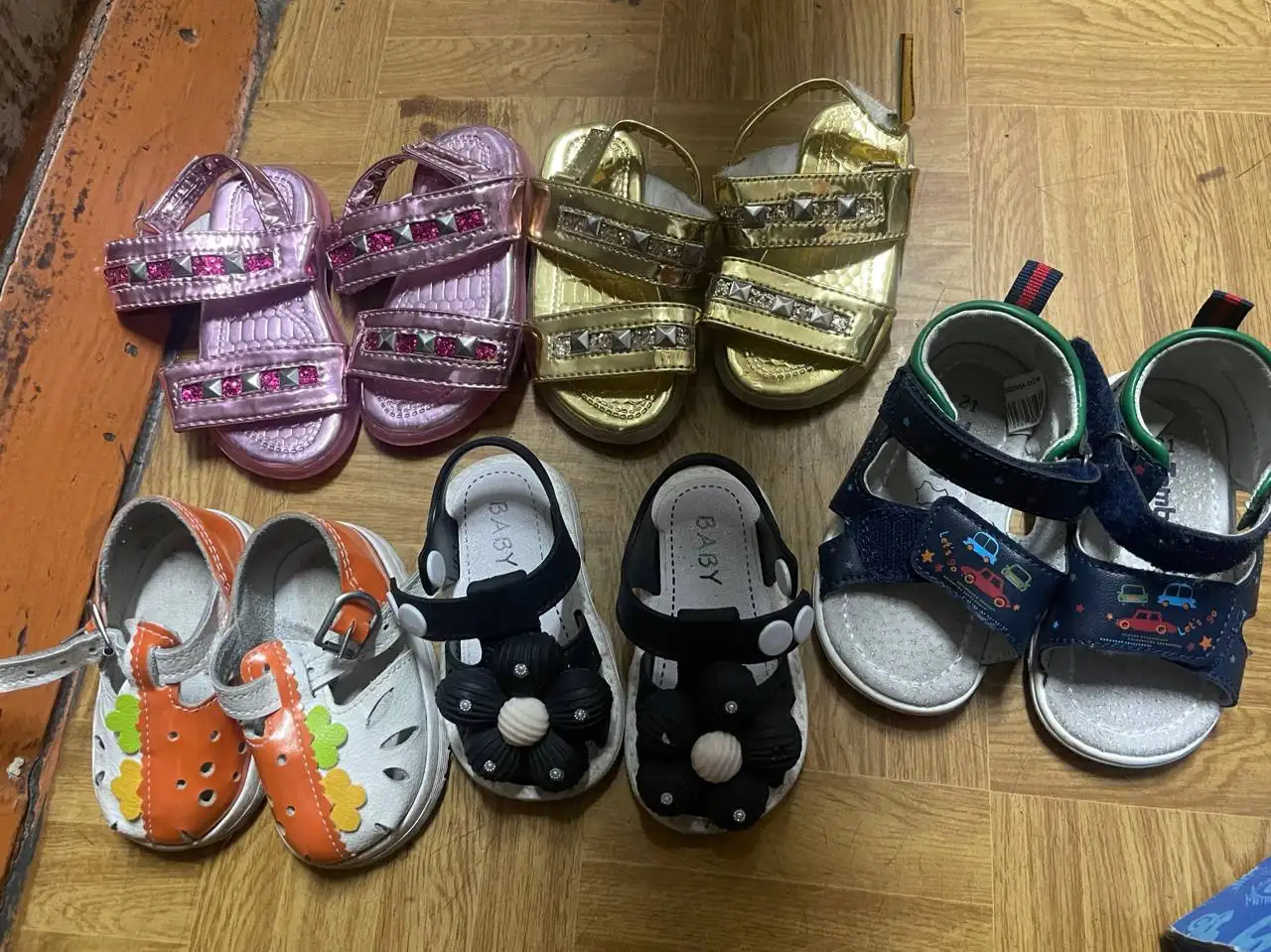 Детская обувь разных размеров и цветов - Обувь детская (Товары для детей) в Иркутск