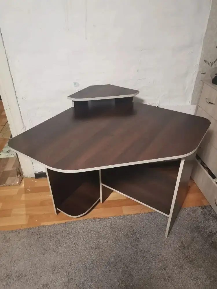 Продам монитор с угловым столом - Электроника в Иркутск