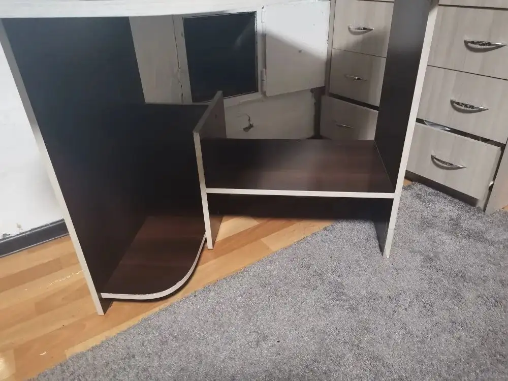 Продам монитор с угловым столом - Электроника в Иркутск