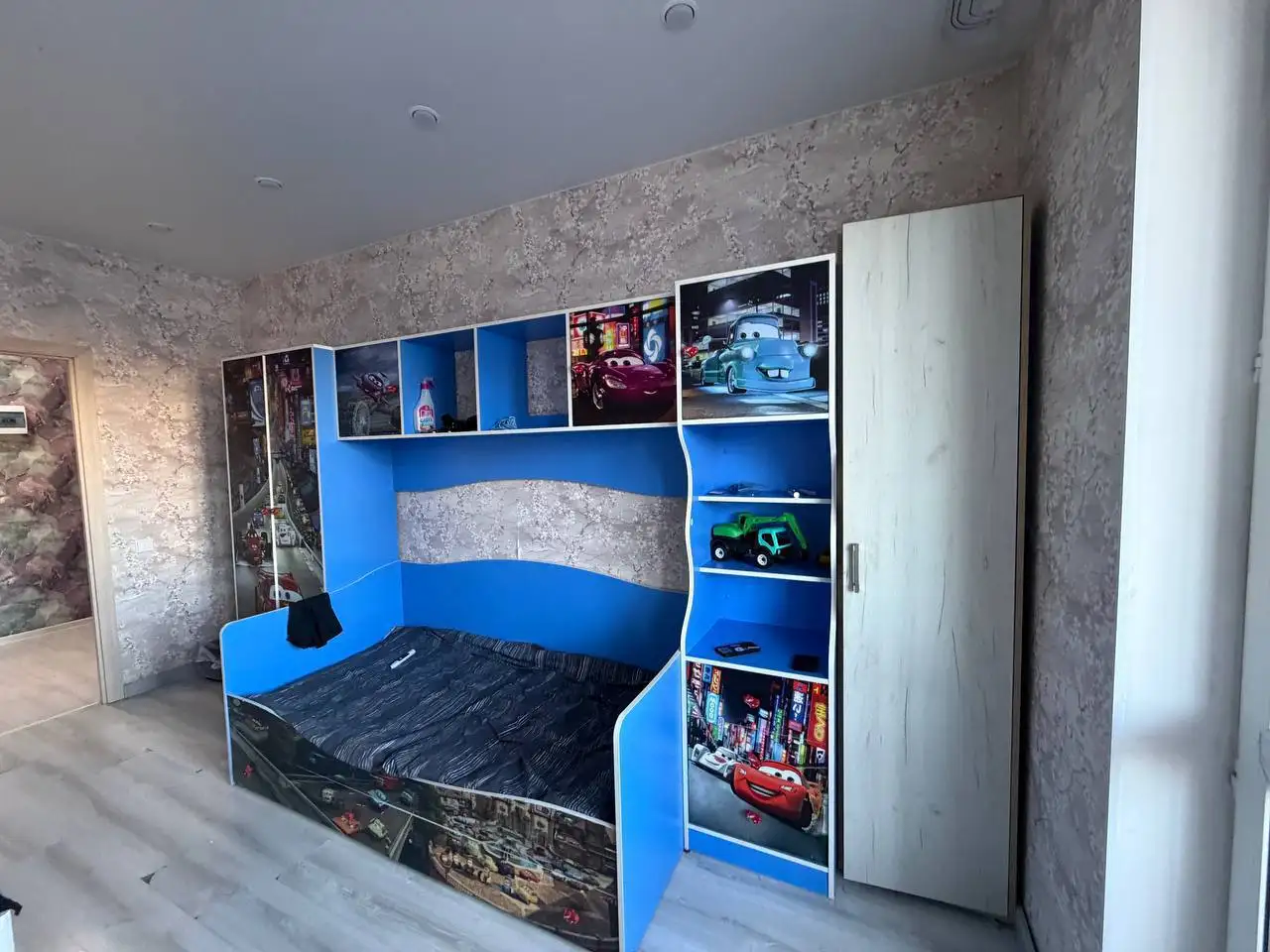 Продам детскую кровать с мебелью - Мебель (Товары для детей) в Иркутск