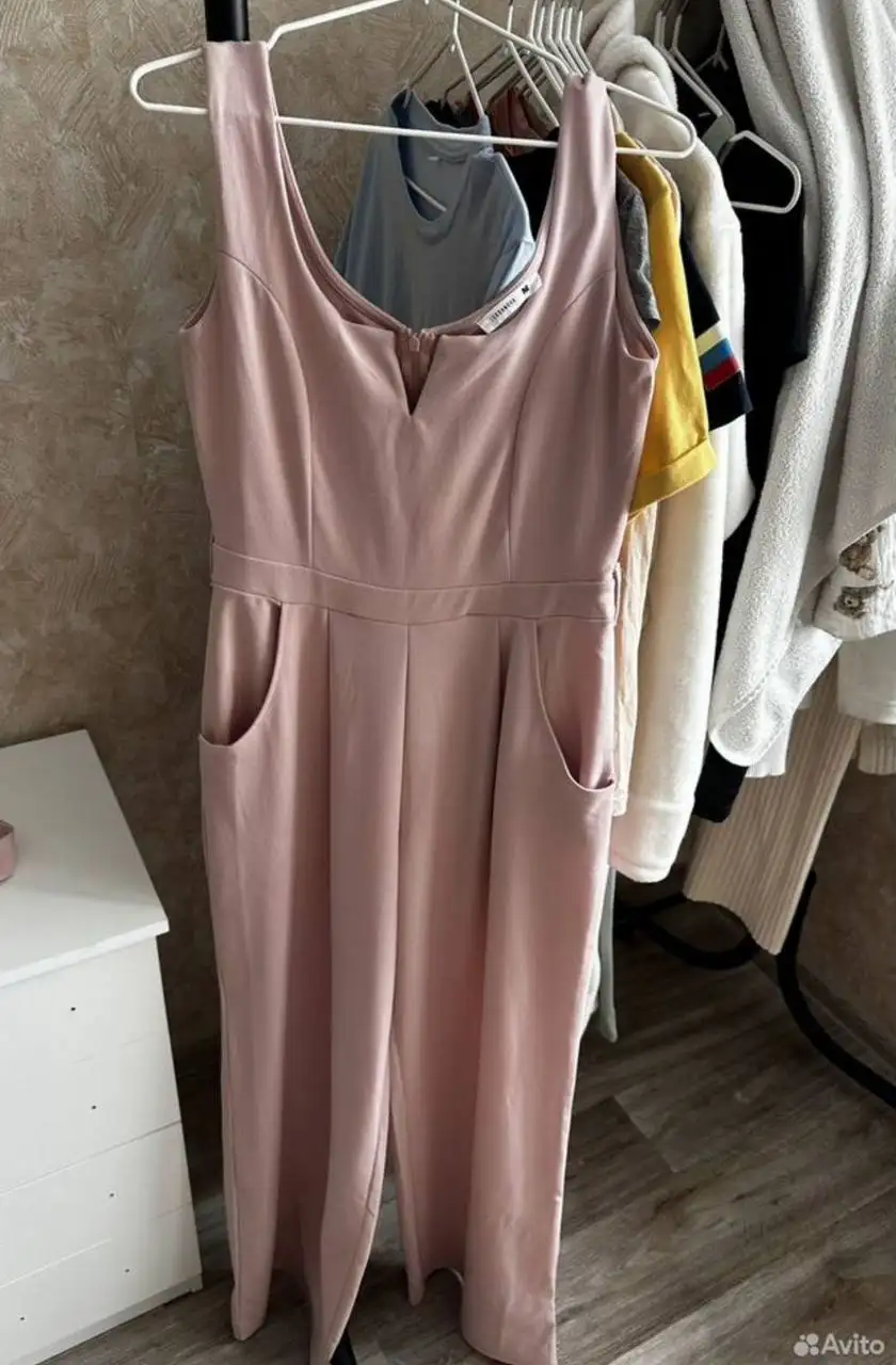 Продажа одежды: платье, комбинезон, джинсы - Женская одежда (Одежда) в Иркутск