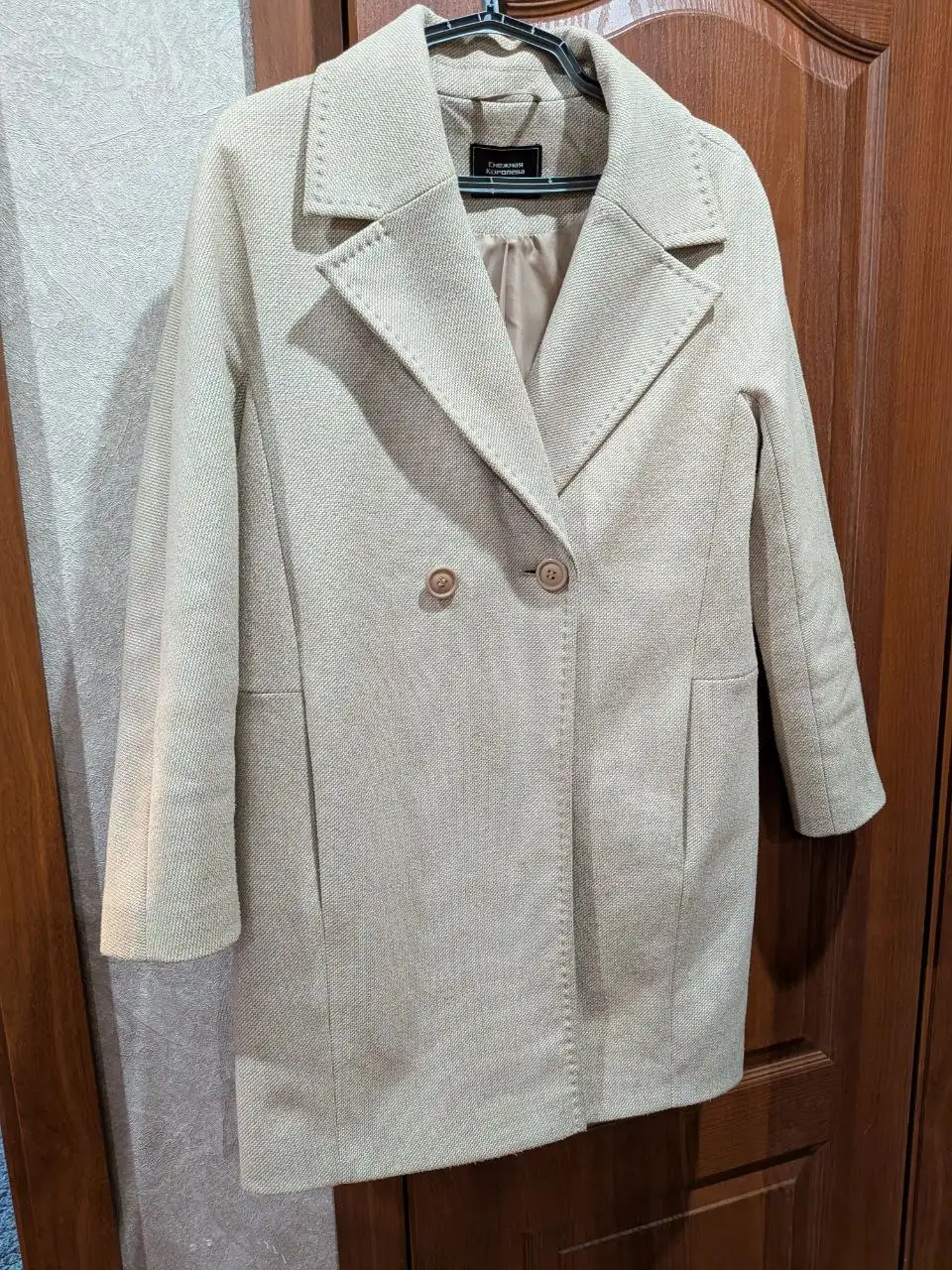 Продам демисезонное пальто Снежная королева 44-46 размер - Верхняя одежда (Одежда) в Иркутск