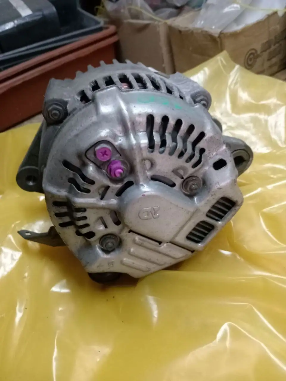 Продам генератор на NZE121 - Автозапчасти (Запчасти) в Иркутск