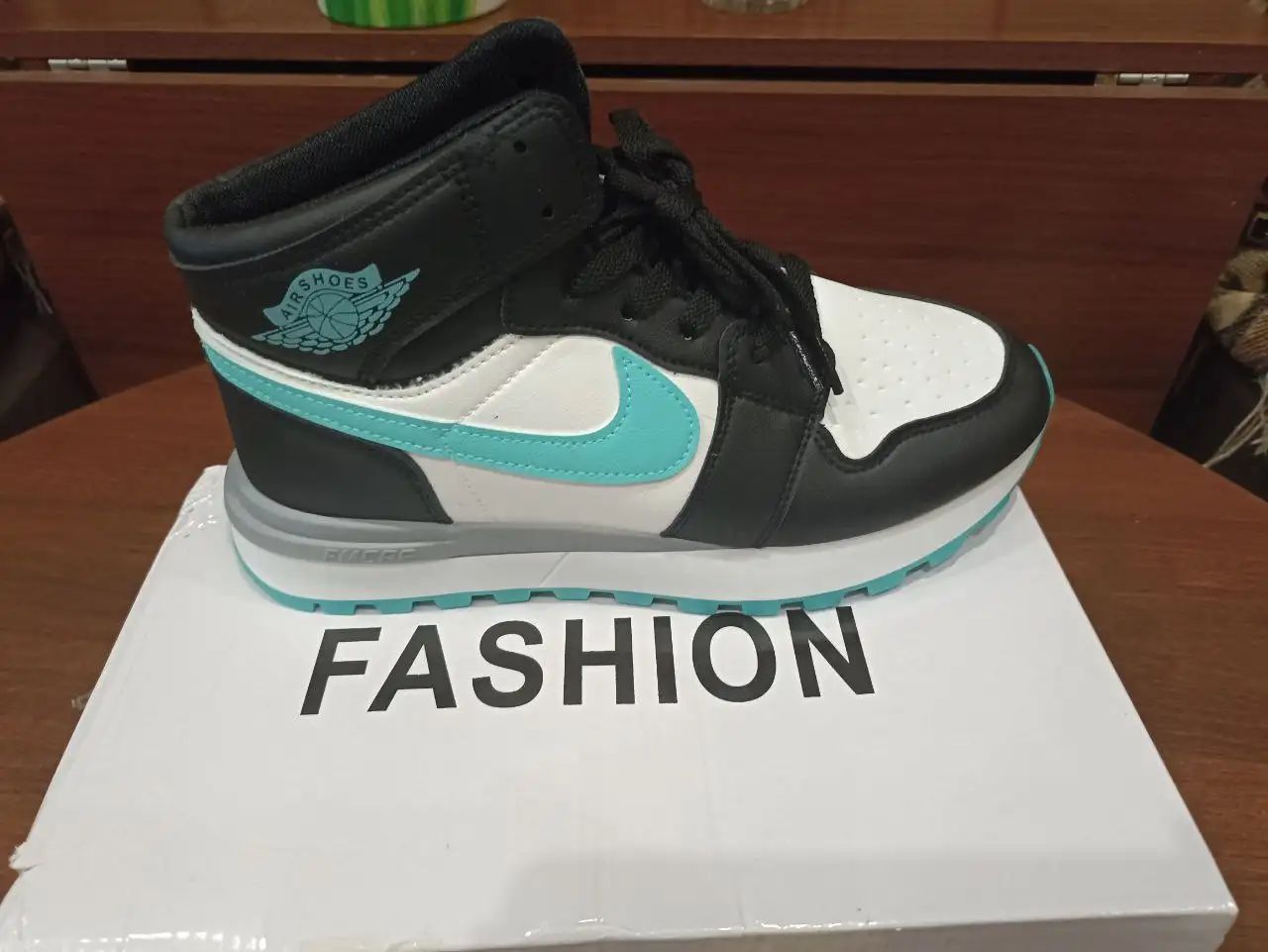 Новая одежда и обувь разных размеров - Верхняя одежда и обувь (Одежда) в Ново-Ленино