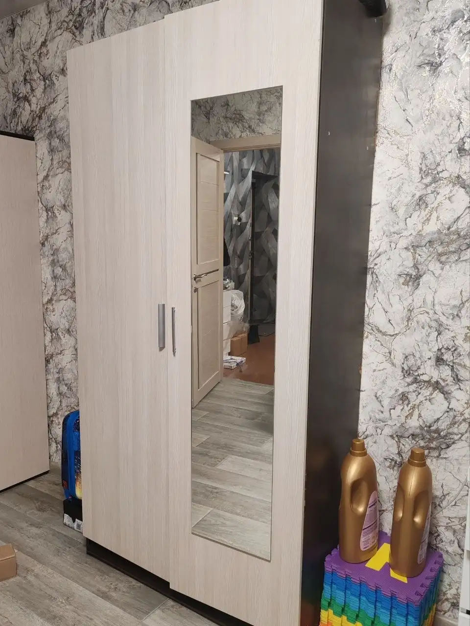 Продам шкаф в Октябрьском районе - Мебель (Для дома и дачи) в Иркутск